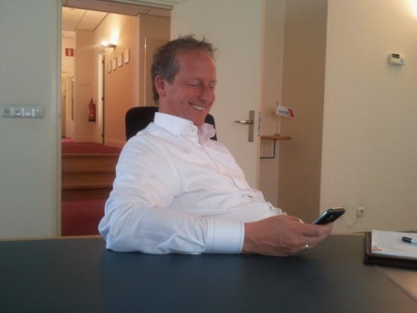 josgitmans's tweet image. #eindelikisutzoewied Collega Jan Huberts uitleg gegeven over twitter. Zometeen is ie online. Suc6 Jan