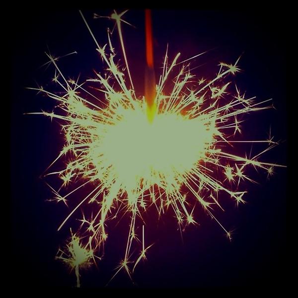 SHOGOmama's tweet photo. 花火なう☆*:.｡煙たいわぁ〜(-｡-; http://t.co/F3wLMEOe