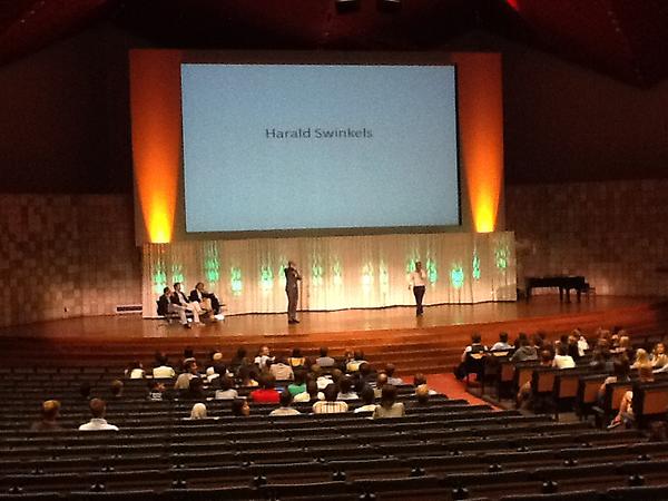 jurgenlive's tweet image. Mooi verhaal van @HaraldSwinkels bij het Symposium: 'Ondernemen na(ast) je studie' op #eurekaweek @Entrepren_EUR