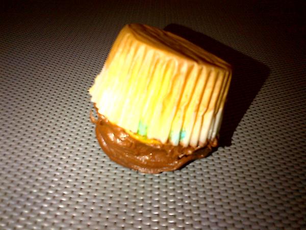 lovedbylisa's tweet image. I am the WORST. Look what I accidentally did to my cupcake from @lpowell89 #birthdayfail