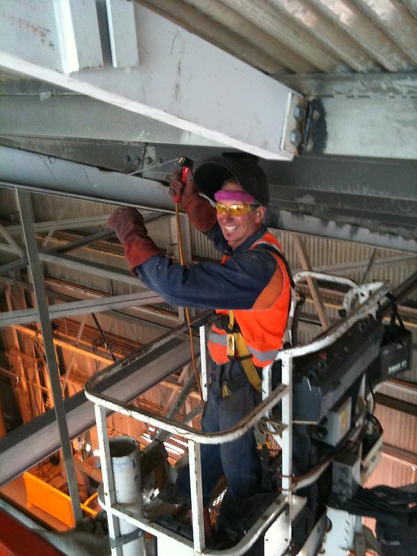 The boys hard at it today :) Hanlon Industries - For all your solutions in steel 
hanlonindustries.com.au