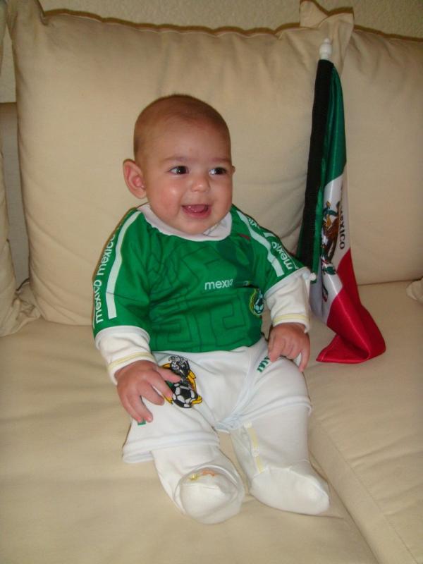 chefyolo's tweet photo. Materia prima d Importacion y nacional, tecnología Alemana, lo mejor,orgullosamente #HechoenMexico felicidades Mexico http://t.co/V18kLEVD