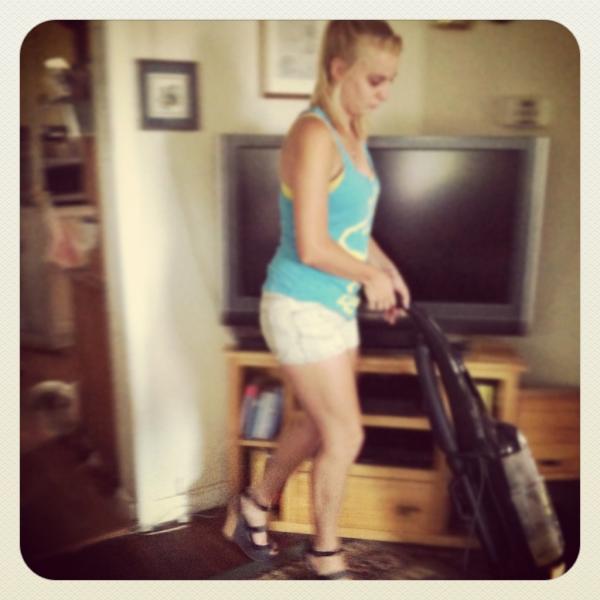 kimdicicco_'s tweet image. Causal saturday morning cleaning at the Mellen house @bmellen #douchebagproblems 👠