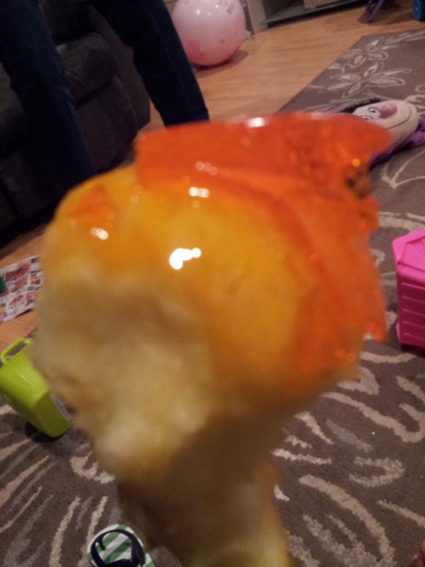 patriceduffel1's tweet photo. me and 3j mess up this candy apple http://t.co/9sjMWC85