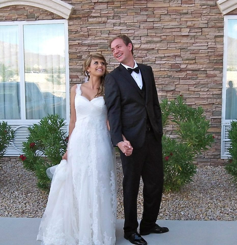 Bryce Manderfield on Twitter "Soy un hombre casado !! (I am officially a married man.) ) http