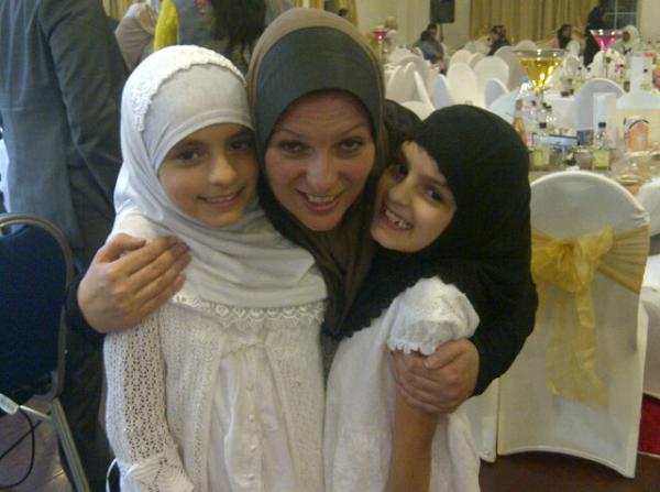 ShifaHerbs's tweet photo. My girls with Lauren Booth. http://t.co/WafIcQGb