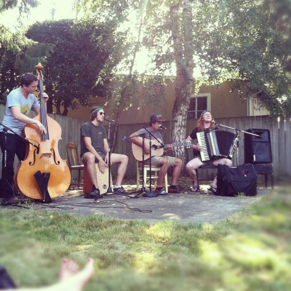 BadlandsPDX's tweet photo. Closing out the afternoon, Animal
Eyes. So good! http://t.co/1XVeQ89o