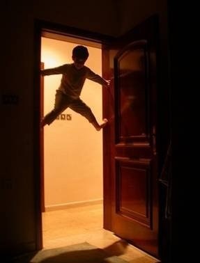 nektah_time's tweet photo. كل من سوا هالحركه وهو صغير يسوي رتويت ..عاد لاتستحون مافيها شي ابد http://t.co/5nDuVKtf