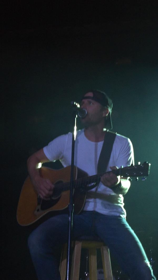 chiva311's tweet photo. Thnk u @DierksBentley  4 n amzng shw. I wulda flashed u but I didn't want to up stage the boys. I love you!! http://t.co/40Y2isTF