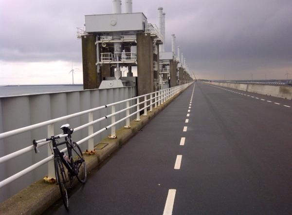 BernardReuvers's tweet image. trainen voor het goede doel #cfh2012 
@oosterscheldekering afgelopen week.