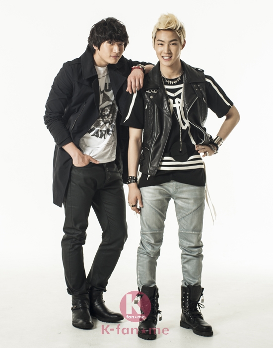 2012dreamhigh2's tweet photo. Jinwoon and JB on Dream High 2 Japanese Version http://t.co/uA0QGh6Y
