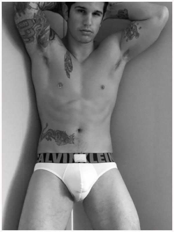 guysinbriefs tweet picture