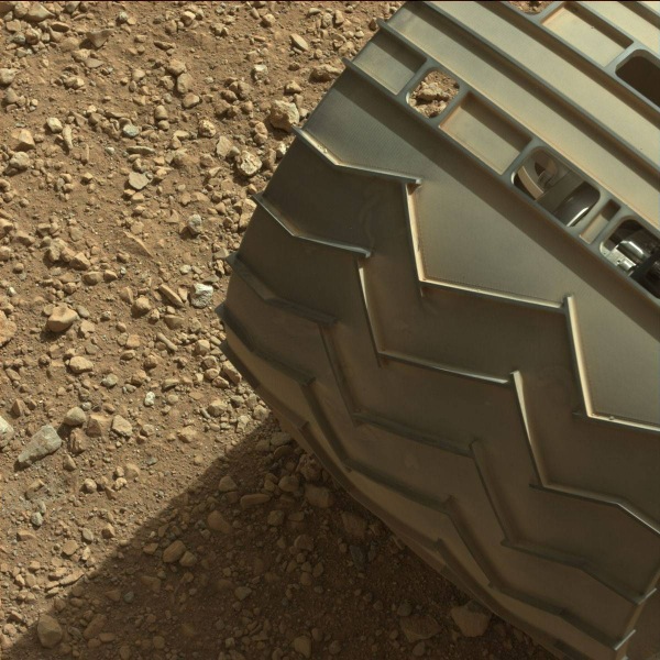 FeelingGood's tweet image. 350 millions miles away... The dirt and rocks looks just like my driveway's. #amazing #curiosity #Mars #Inspiration
