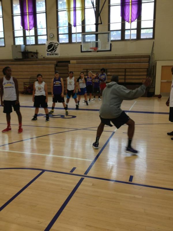 SFStateWBB's tweet photo. @CoachJWallace teaching more defense technique to campers http://t.co/zYw5pn8a