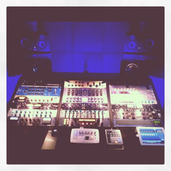 mobaserisound's tweet photo. One shot from Mobaseri Sound @ Night http://t.co/f7glH1MT