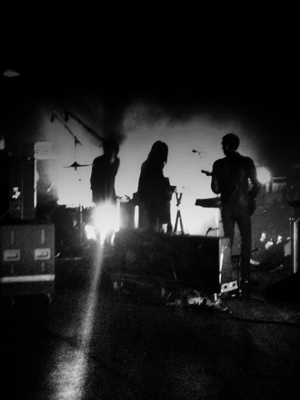 HANNAH_MARSHALL's tweet image. CHROMATICS FROM SIDE OF STAGE @laroutedurock #sososogood!