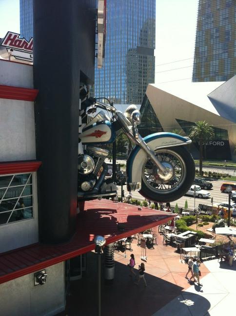 idlemick's tweet photo. Outside the Harley cafe Vegas http://t.co/fbzTC2Jv