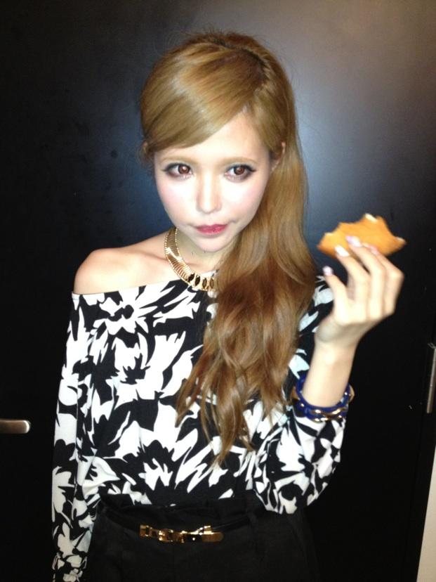 セリーナ ヴァンダーウッドセン A Twitter Tsubasamasuwaka カレーパン食べてます x もぐもぐ 洋服はegoist Http T Co J3a9cepq 可愛いすぎて 髪型パクってみた Http T Co 9tx3jl2h