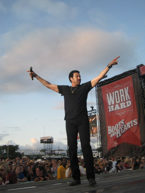 @LionelRitchie a legend in the music world performed today @BootsandHearts and nailed it! #BootsAndHeartsSunday<a class="tags" target="_blank" title="On Twitter" href="/?out=eyJ0eXAiOiJKV1QiLCJhbGciOiJIUzUxMiJ9.eyJpYXQiOjE3MjU5MDU0NTIsImlzcyI6InR3cG9ybnN0YXJzLmNvbSIsIm5iZiI6MTcyNTkwNTQ1MiwiZXhwIjoxNzU3NDQxNDUyLCJyZWRpcmVjdF91cmwiOiJodHRwczovL3R3aXR0ZXIuY29tL0xpb25lbFJpdGNoaWUifQ.IPI25N3v0y2LceB5V287rApFAfB0_Fc401CkrMryfg_GK036CFWNbYBsAfTeZDEEHlW_Gs7xPHaNevdnR_nkNQ">@LionelRitchie</a><a href="/tag/legend"class="tags"><span>#legend</span></a><a href="/tag/bootsandheartssunday"class="tags"><span>#bootsandheartssunday</span></a>