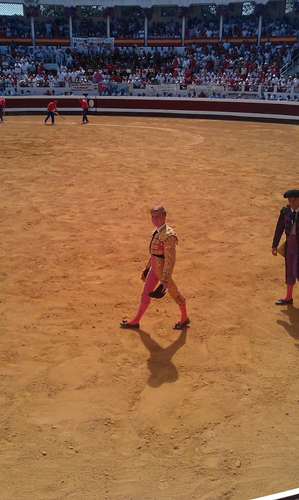 resenas's tweet image. Clémente coupe la première oreille de la matinée. #Dax2012 #feriadedax #toros