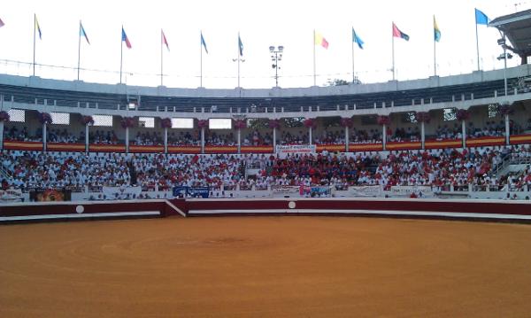 resenas's tweet image. Sans chevaux matinales à #Dax, l&apos;harmonie de Mugron reprend ABBA pour faire patienter le public #Dax2012 #toros