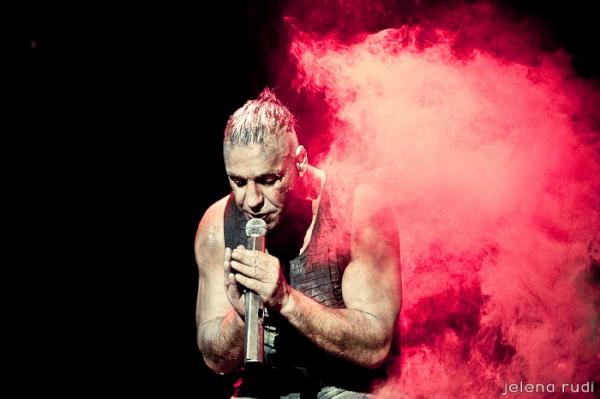 TillLindemannFa's tweet photo. 07.02 2012 - Arena Riga, Latvia
by jelena rudi http://t.co/vEZ5LezY