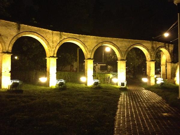Bernigutierrez's tweet photo. Acueducto de Av. Providencia esquina Rubén Darío iluminado para el disfrute de mi colonia providencia http://t.co/BaynnIVI