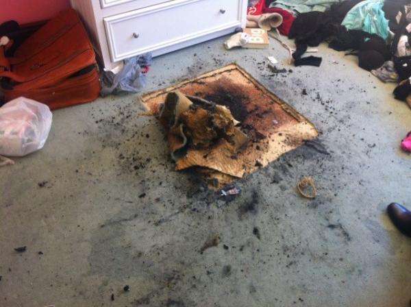 NikitaPlummer's tweet photo. Fire in my sister's room yesterday. that's what you get for leaving all your clothes on the floor #luckyescape http://t.co/J8f9iqwD