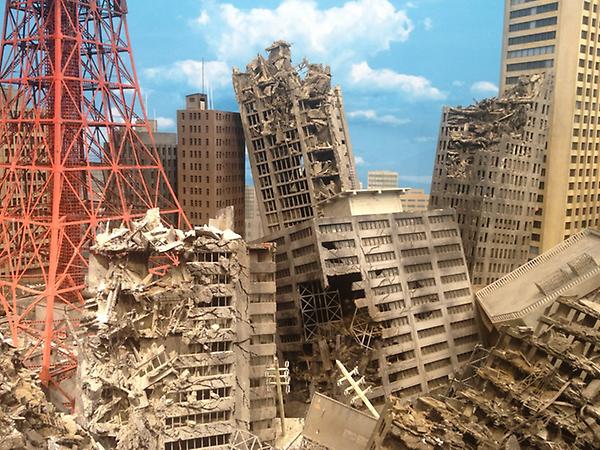 Como seria se Tóquio fosse realmente destruída pelos monstros gigantes?