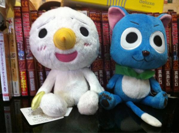 ハッピーとプルーのぬいぐるみ。