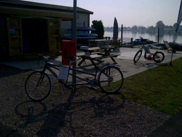 RiversideOutdoo's tweet photo. Kom fietsen op een tandem door Maas en Waal en bezoek de leuke plekjes zoals de tuinen van Appeltern. Riverside Outdoor http://t.co/vJA2Y0wJ