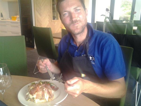 Trond is happy with his good woork at Klippfisk Akademiet