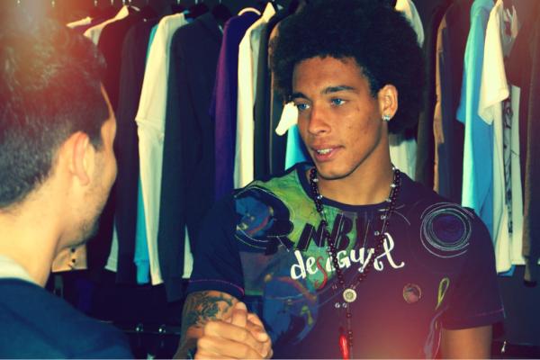 TDAW28's tweet photo. @AxelWitselFans We are lucky.. We were alone with him in the shop. Great moment for fans! Soo shy but soo generous! http://t.co/MHQLAARs
