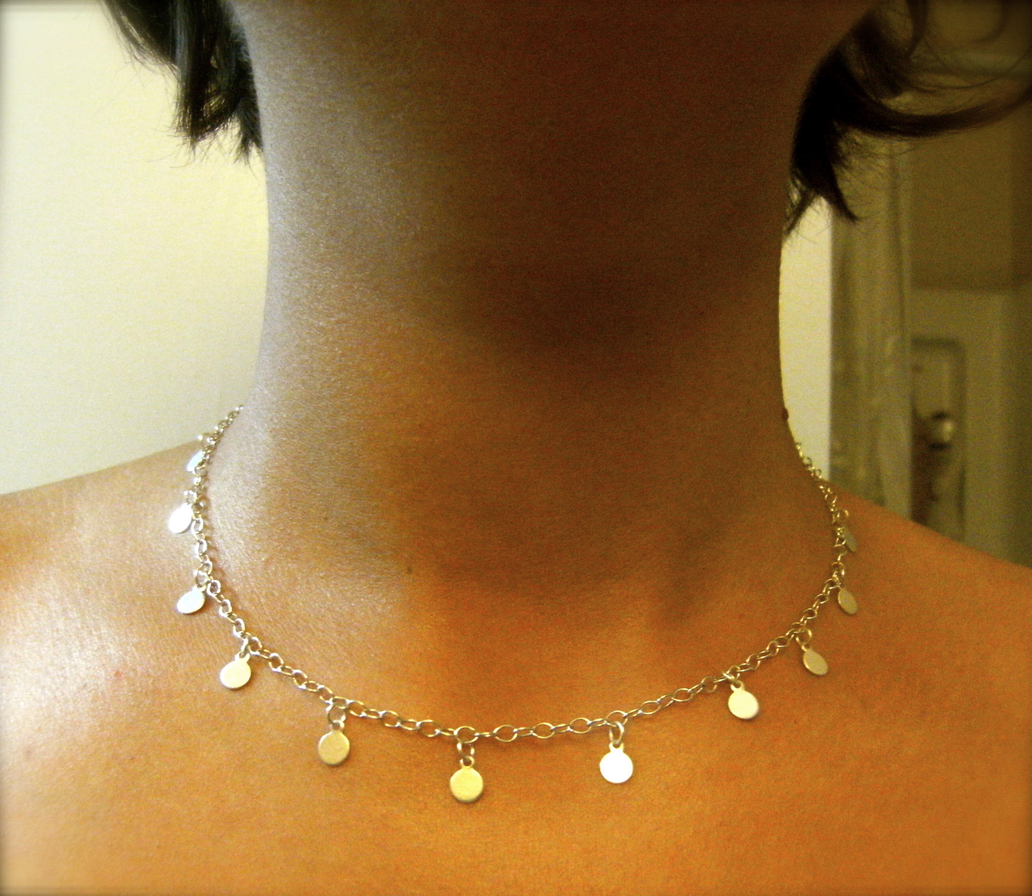 Jennifer aniston hotsell gold disc necklace