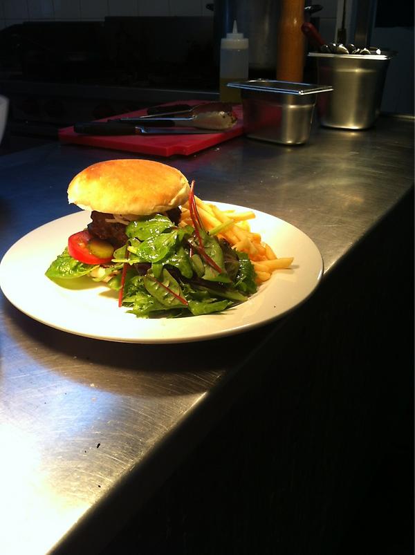 Introducing....The Fat Fox Burger with Britwell Farm minced beef. Come in and try it! RT