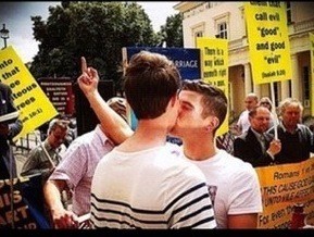 _FagulousCunt_'s tweet image. RT if you believe in gay rights