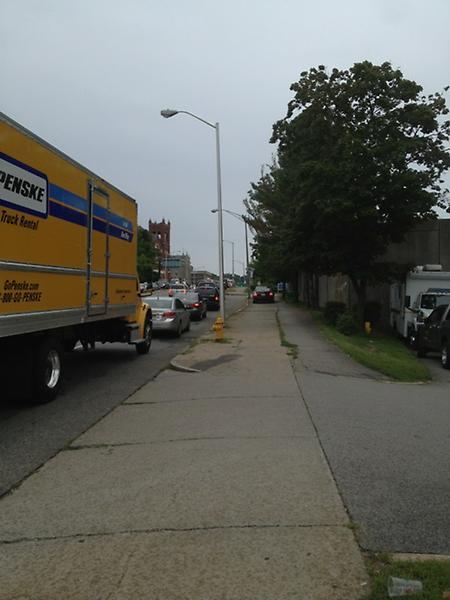 GabrielleJoly's tweet image. Guy driving on the sidewalk. #worcesterproblems