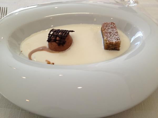 ChefMauricioGme's tweet photo. Sobado de plátano con helado de chocolate http://t.co/N4ec5Pnz