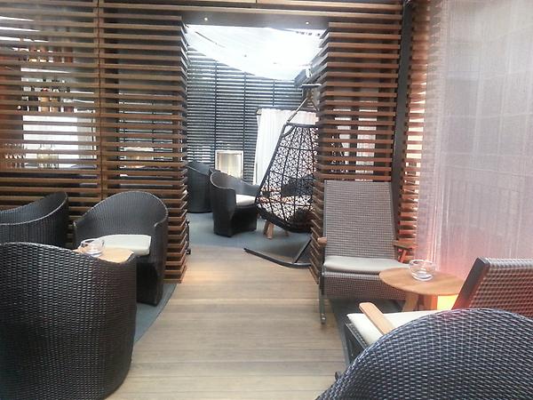 NicWing's tweet image. Beautiful new cigar terrace @TheMayFairHotel. Be in the London Cigar Guide App very shortly. Pop in for a cigar soon