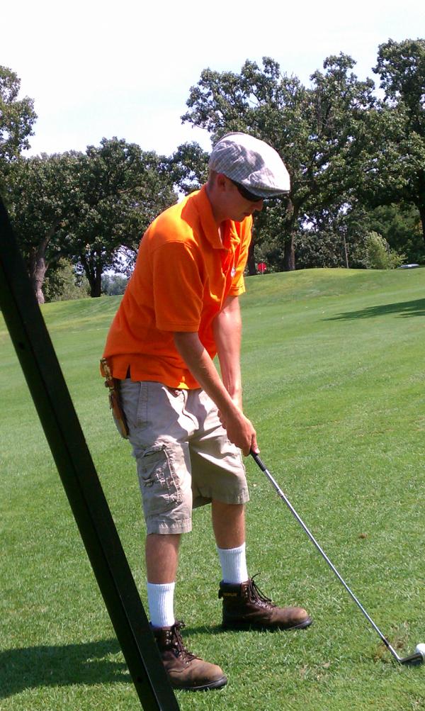 projectpat651's tweet image. Brents golf game #steeltoeboots #buckknife #blazeorangepolo #goofyasshat