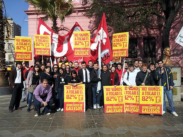 Marchamos rechazando el ajuste al salario de nuestros abuelos propiciado por el Gobernador De la Sota..