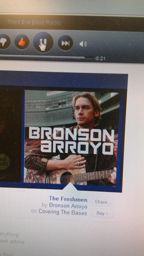 kasey_higgins's tweet image. Wait what? #2004redsox #pitcher #whatdoing