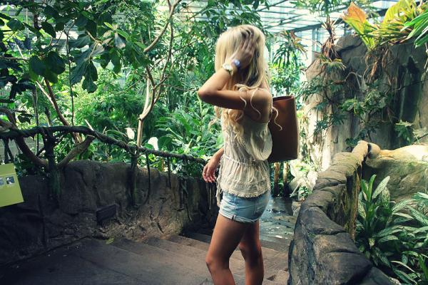 Issa_Derulo's tweet photo. down the stairs.. http://t.co/sNw1LuNO