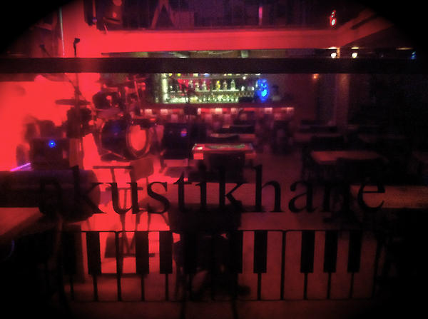 AkustikhaneLive's tweet photo. AKUSTİKHANE HAZIR... İLK NOTA BAYRAMIN 1. GÜNÜ ; CENK TEVETOĞLU BİZLERLE... http://t.co/lwXZvohU