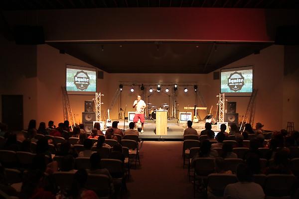 TRClife's tweet image. RT @Trevorberg: Last night service brought by @knightrous! #ignite2012  //Memorable! #jesusswag