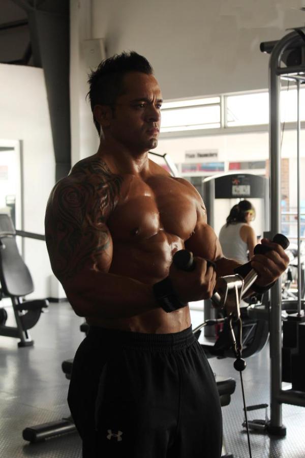 MMLatino's tweet photo. El nativo de Guatemala SAM OCHOA de 1.79 mts y 210 lbs dice que estará listo y rallado para Octubre. http://t.co/rTpy49hg