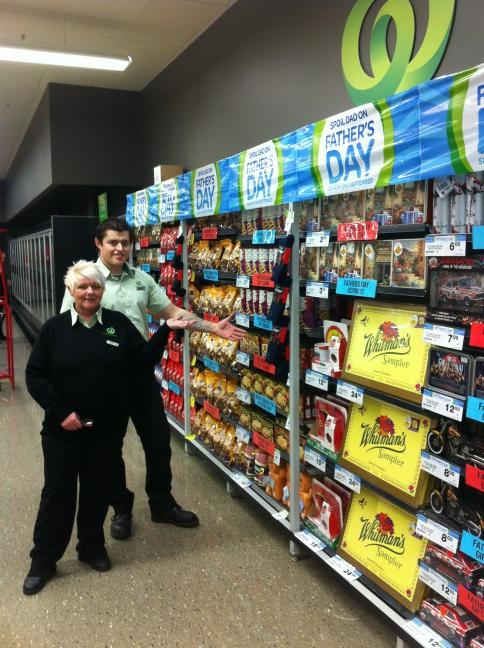 KymMclean's tweet photo. “@snarsy: Glenelg showing our stuff happy fathers day @darrenwatson33 @KymMclean http://t.co/DfL7PIDY”GREAT STUFF, DAD,DAD,SELL,SELL.