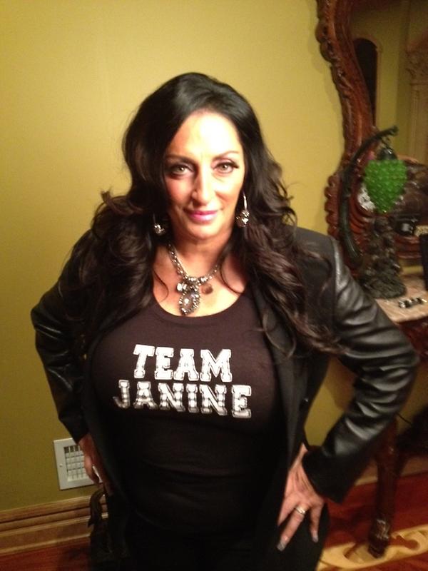 janinedetoreVH1's tweet photo. @BlondeLindaVh1 u too off to work enjoy your photo shoot today I did mine Monday thank god it's done http://t.co/tJ0FomFD