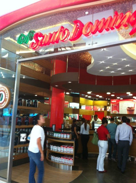 Aquí una imagen de la primera tienda de Café Santo Domingo en el 1er. piso de <a href="/Agoramallrd/">Ágora Mall</a>. #AperturaAgora