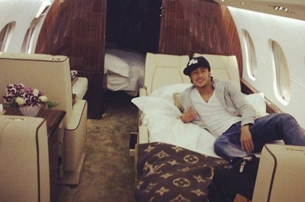 Annie Eaves on X: Neymar on his private jet back to Brazil, with